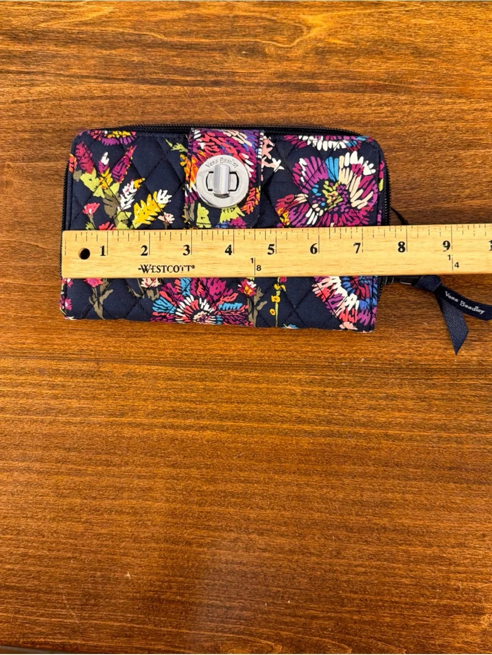 Vera Bradley Black Quilted Floral Turn-Lock Wristlet Wallet New Without Tags - Picture 3 of 7